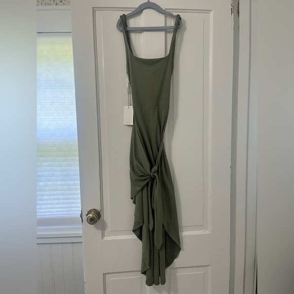 BRAND NEW NEVER WORN ARITZIA DRESS - Picture 5 of 5